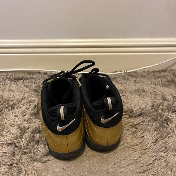 AIR FOAMPOSITE ONE 'METALLIC GOLD'Kids 7 Women 8.5 - Picture 3 of 4